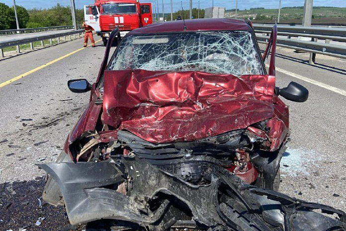 Двое из иномарки погибли в аварии на трассе М-4 Дон в Воронежской области